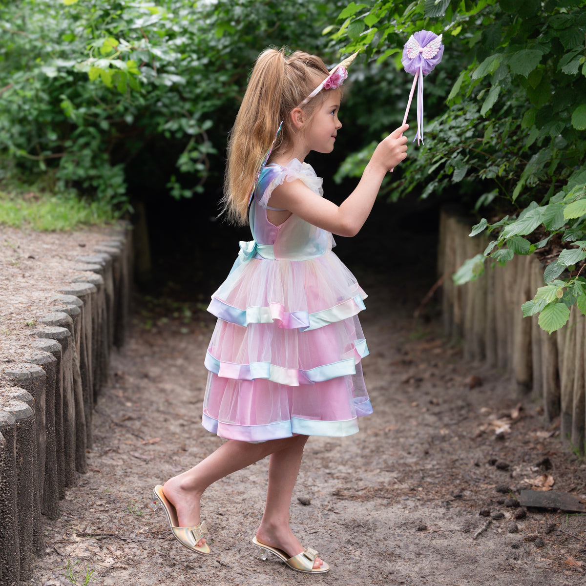 AsYou - Asymmetrische mini jurk met bloem, ruches en diep decolleté in chocoladebruin